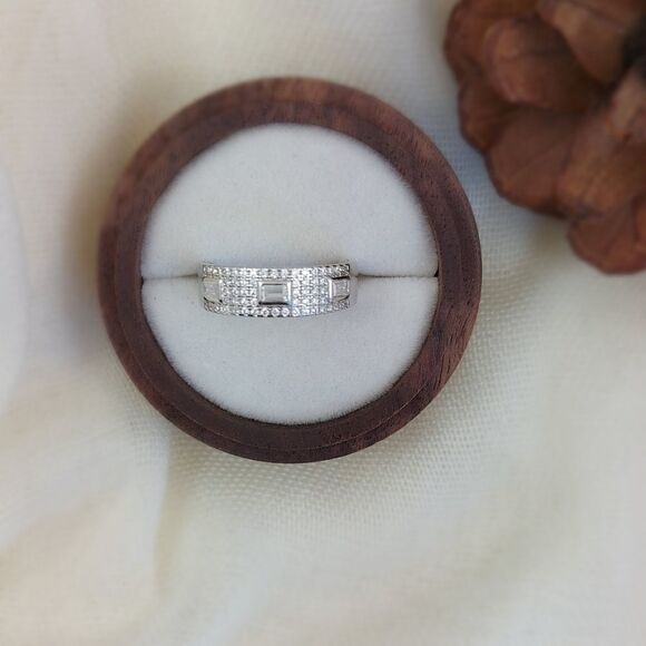 ⭐925 Sterling Silver Luxury Wedding Band - Picture 7 of 11